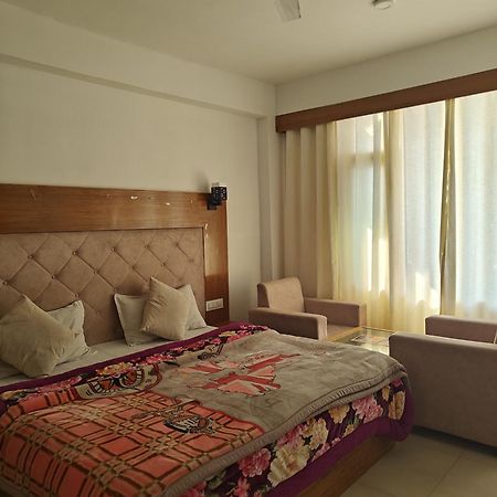 Santosh Cafe & Rooms Amritsar Exterior foto