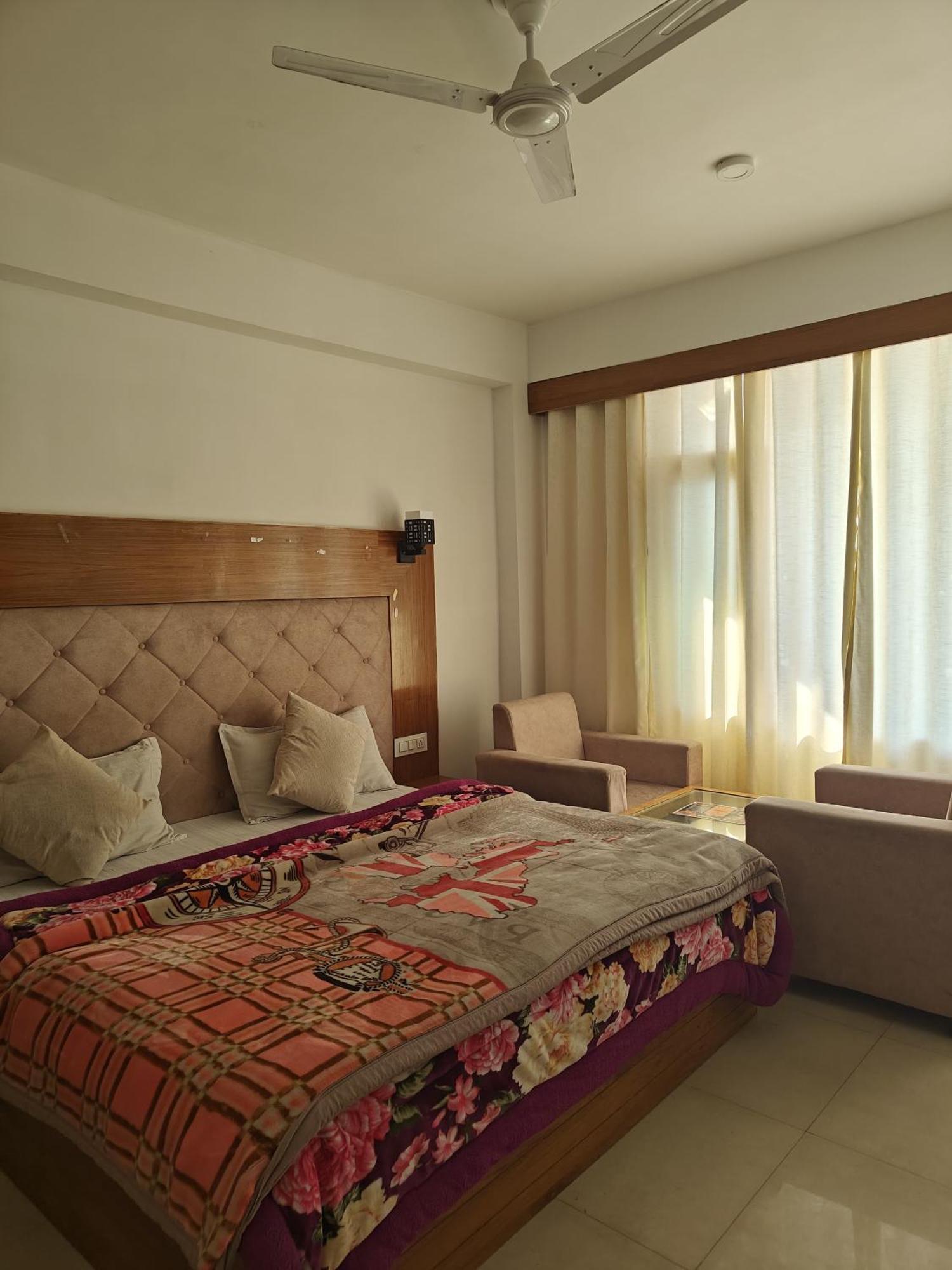 Santosh Cafe & Rooms Amritsar Exterior foto